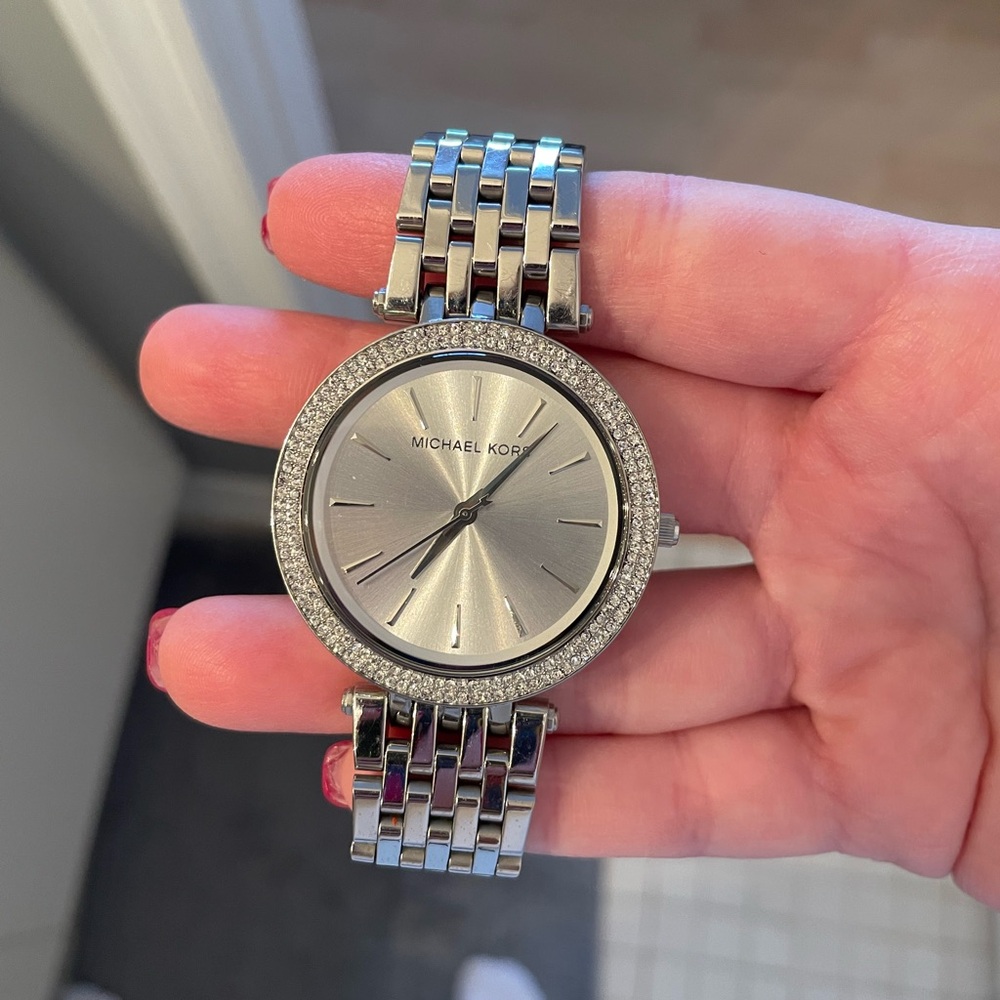 Michael Kors Darci Silver Dial Pave Bezel Ladies Watch
Item No. MK3190